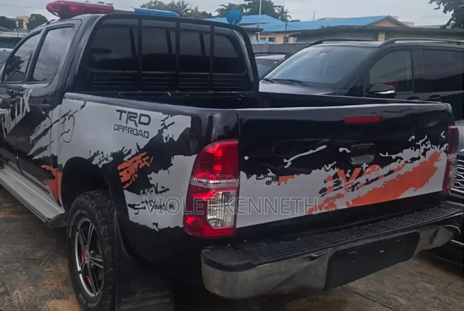Toyota Hilux 2014 Black