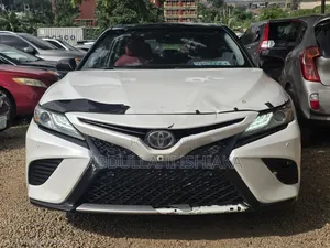 Toyota Camry 2018 White