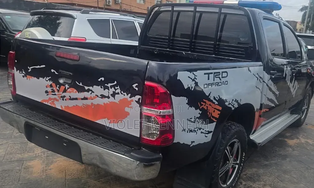 Toyota Hilux 2014 Black