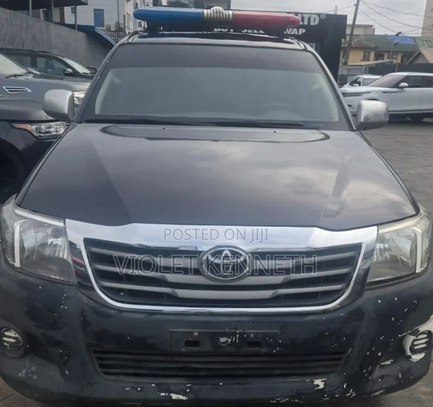 Toyota Hilux 2014 Black