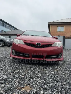 Toyota Camry SE 4dr Sedan (2.5L 4cyl 6A) 2013