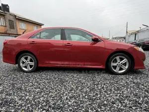 Toyota Camry SE 4dr Sedan (2.5L 4cyl 6A) 2013