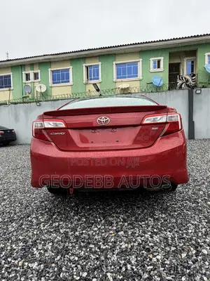 Toyota Camry SE 4dr Sedan (2.5L 4cyl 6A) 2013