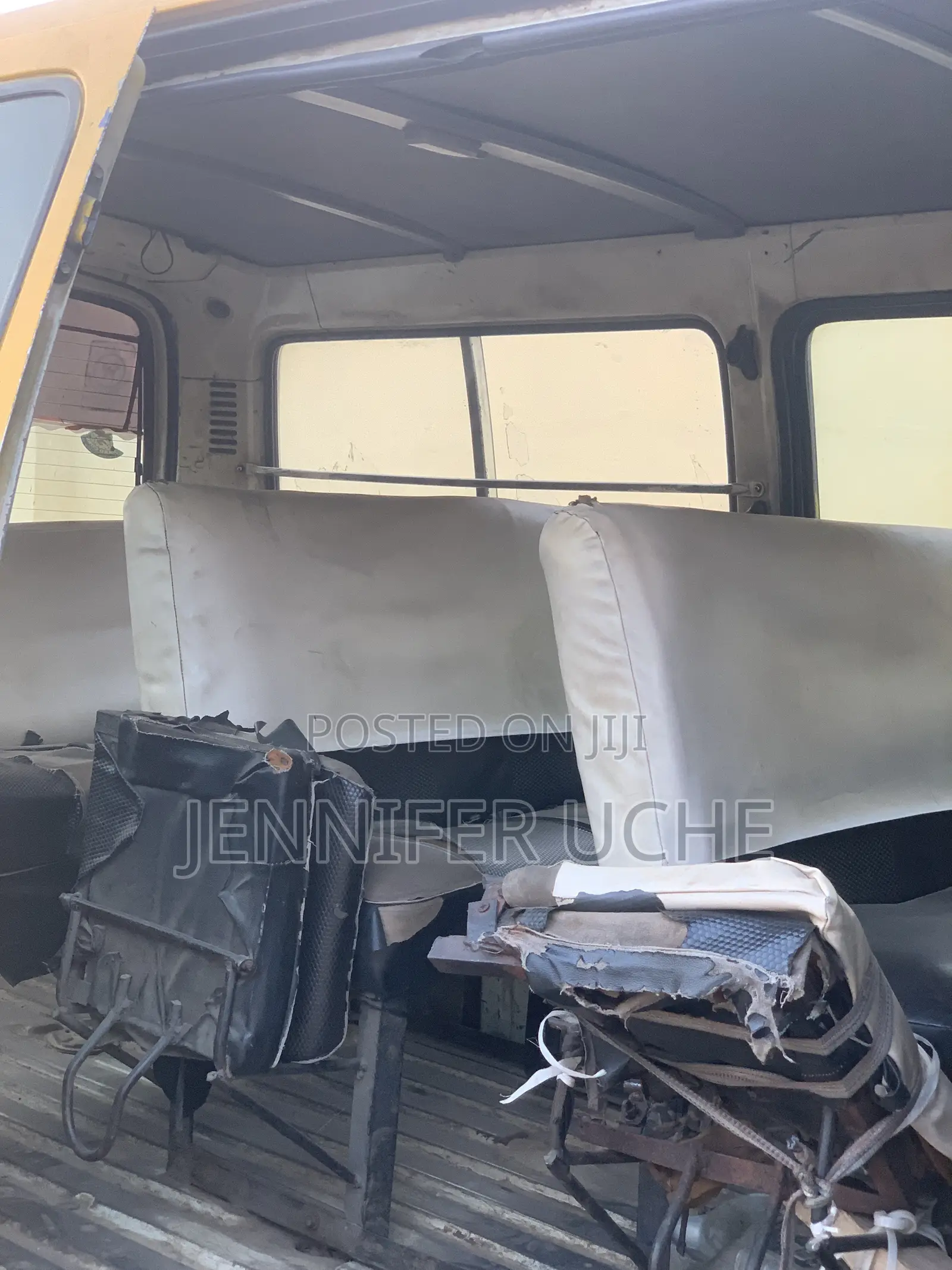 Toyota HiAce 2001 Yellow