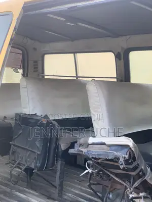 Toyota HiAce 2001 Yellow