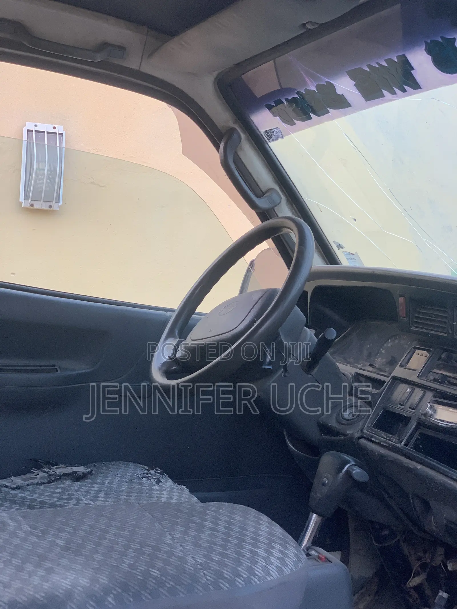 Toyota HiAce 2001 Yellow