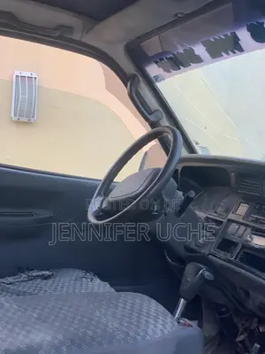 Toyota HiAce 2001 Yellow