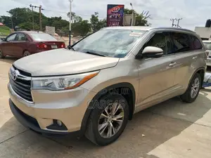 Toyota Highlander 2015 Gold