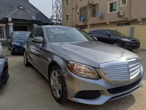 Mercedes-Benz C300 Luxury 4dr AWD 4Matic Sedan (2.0L 4cyl 7A) 2015 Gray