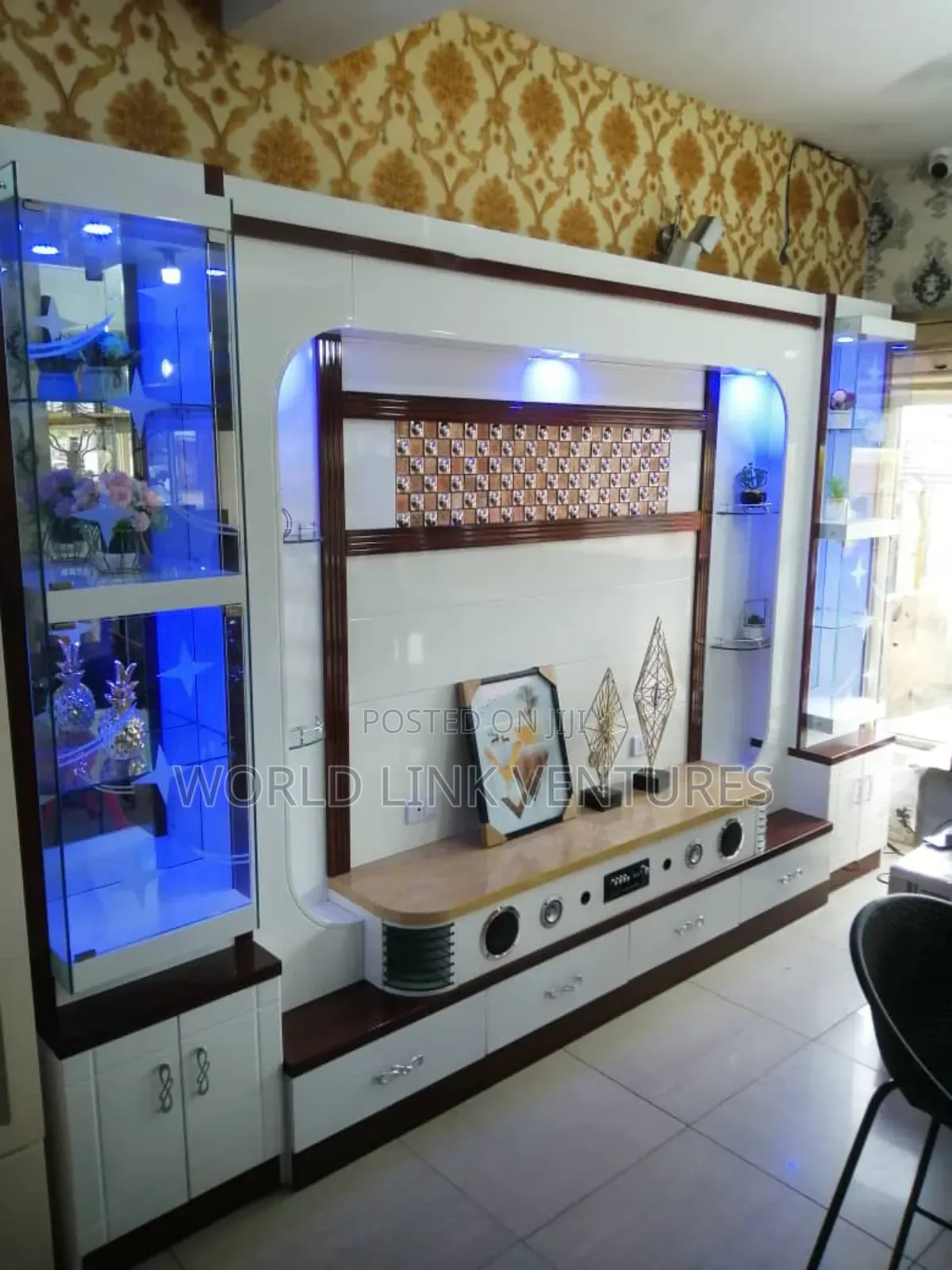 Standing Wall Mount