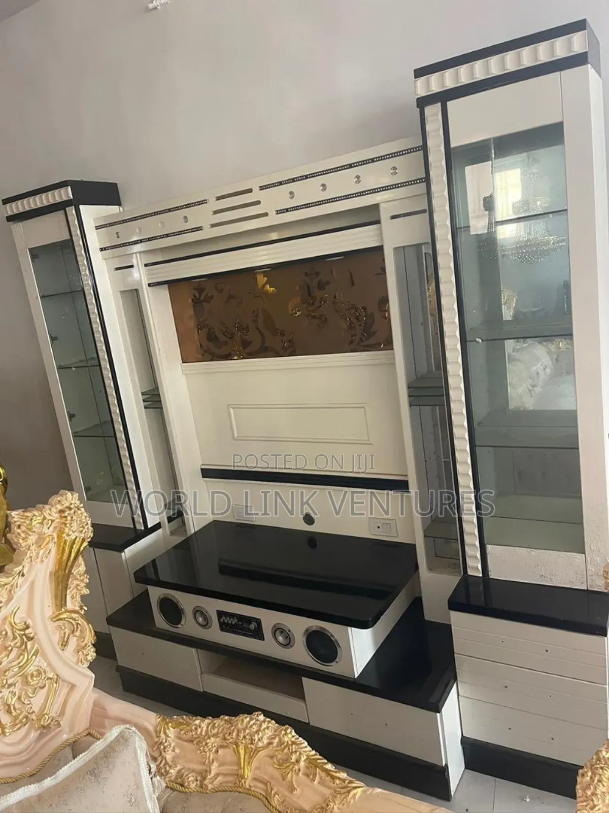 Standing Wall Mount