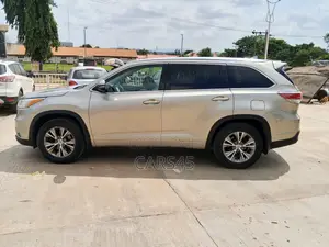 Toyota Highlander 2015 Gold