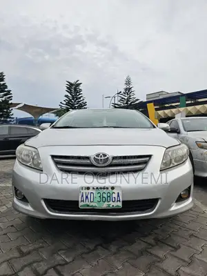 Toyota Corolla XLE 4dr Sedan (1.8L 4cyl 4A) 2010 Silver