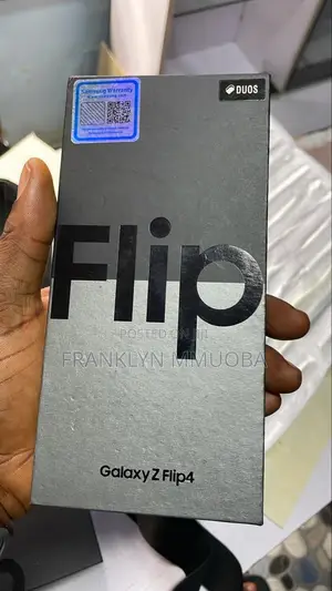 New Samsung Galaxy Z Flip4 128 GB Black