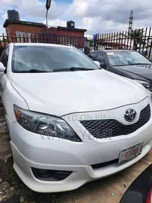 Toyota Camry SE V6 4dr Sedan (3.5L 6cyl 6A) 2011 White