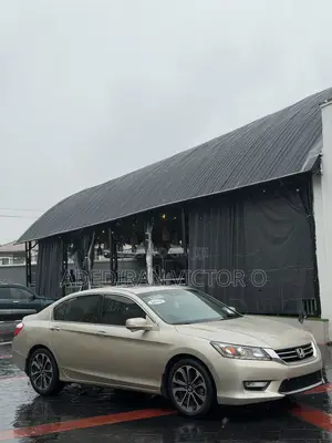 Honda Accord Touring 4dr Sedan FWD (3.5L 6cyl 6A) 2013 Gold