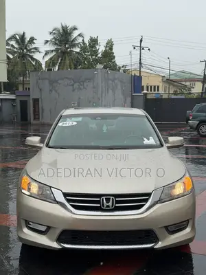 Honda Accord Touring 4dr Sedan FWD (3.5L 6cyl 6A) 2013 Gold