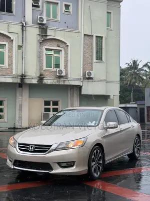 Honda Accord Touring 4dr Sedan FWD (3.5L 6cyl 6A) 2013 Gold