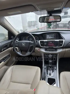 Honda Accord Touring 4dr Sedan FWD (3.5L 6cyl 6A) 2013 Gold