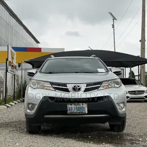 Toyota RAV4 XLE AWD (2.5L 4cyl 6A) 2013 Silver