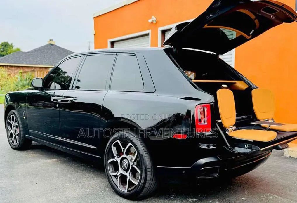 Rolls-Royce Cullinan 2024 Black