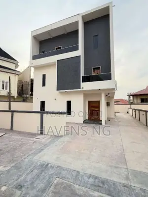 4bdrm Duplex in Chevron for sale