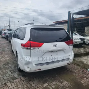 Toyota Sienna 2012 White