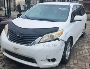 Toyota Sienna 2012 White