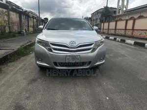 Toyota Venza XLE 2012 Silver