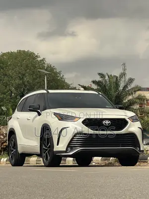 Toyota Highlander XSE 2021 White