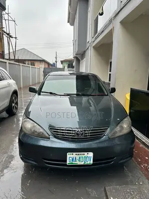 Toyota Camry LE 4dr Sedan (2.4L 4cyl 5A) 2005 Gray