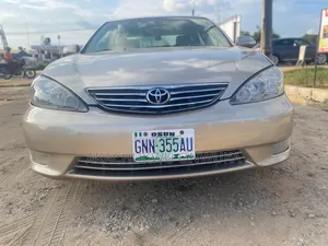 Toyota Camry 2005 Gold