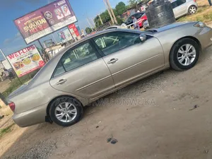 Toyota Camry 2005 Gold