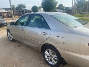 Toyota Camry 2005 Gold