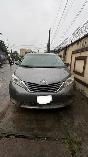 Toyota Sienna XLE 8 Passenger 2012 Gray