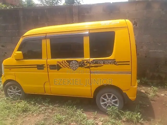 Suzuki Every 2010 Yellow