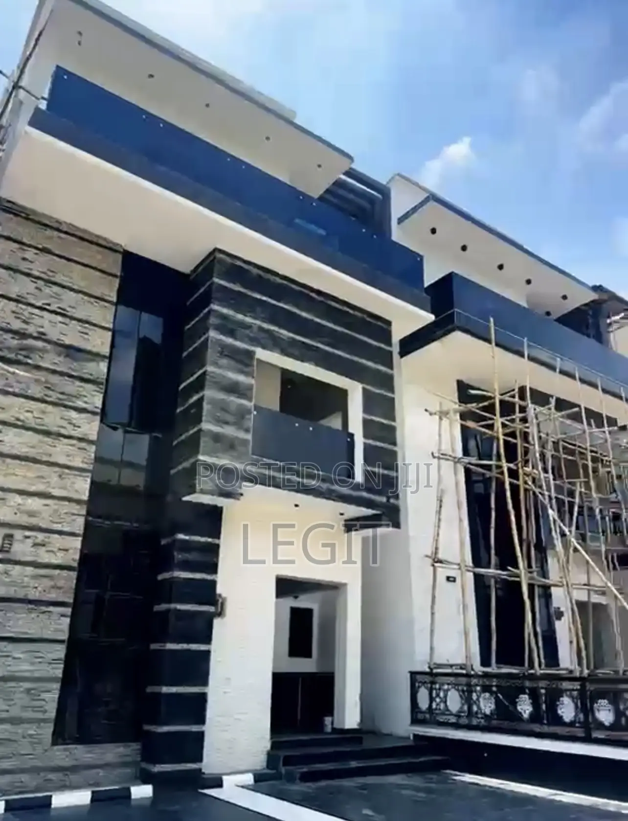 5 Bedroom Flat Semidetached