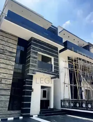 5 Bedroom Flat Semidetached