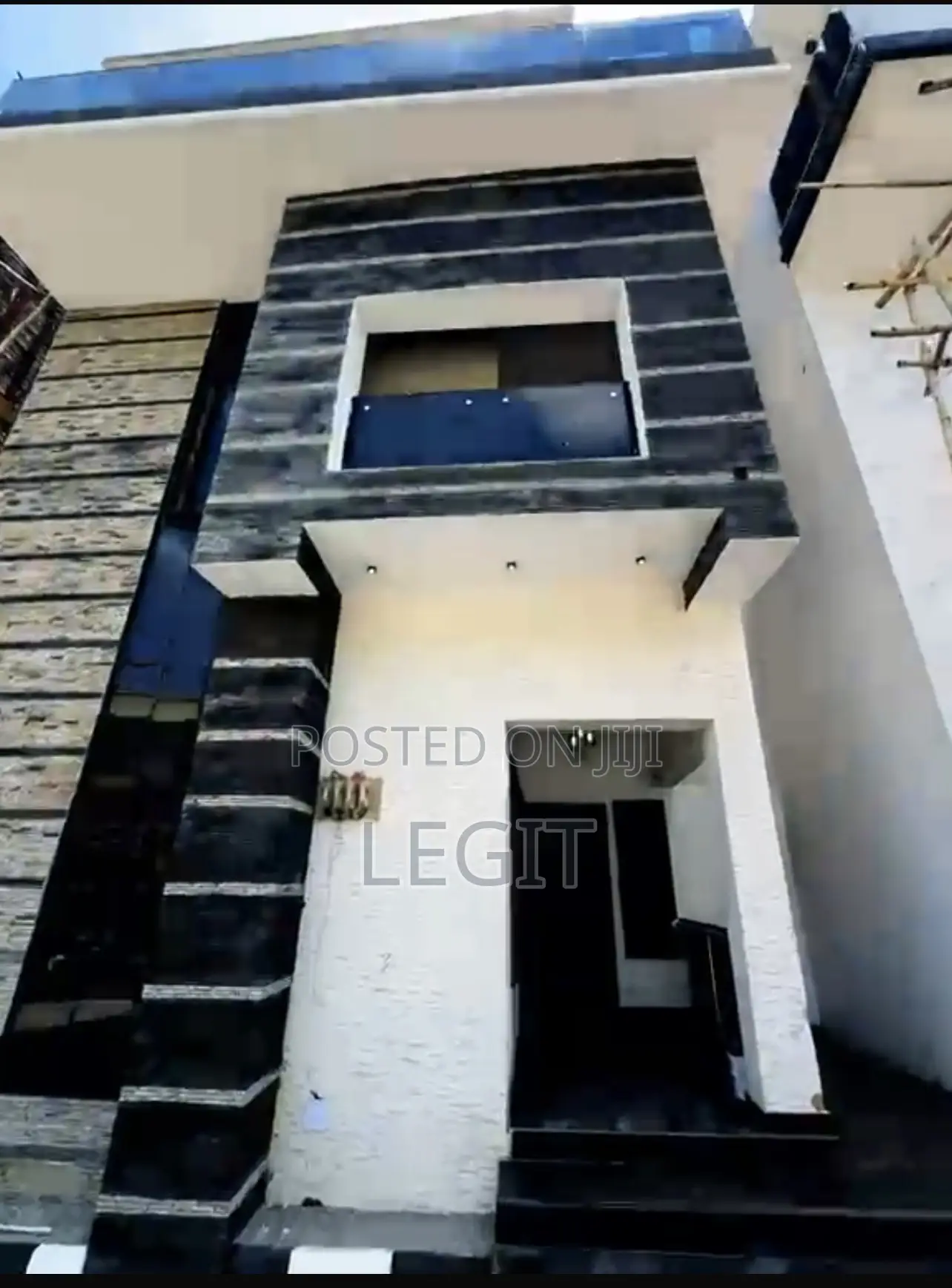 5 Bedroom Flat Semidetached