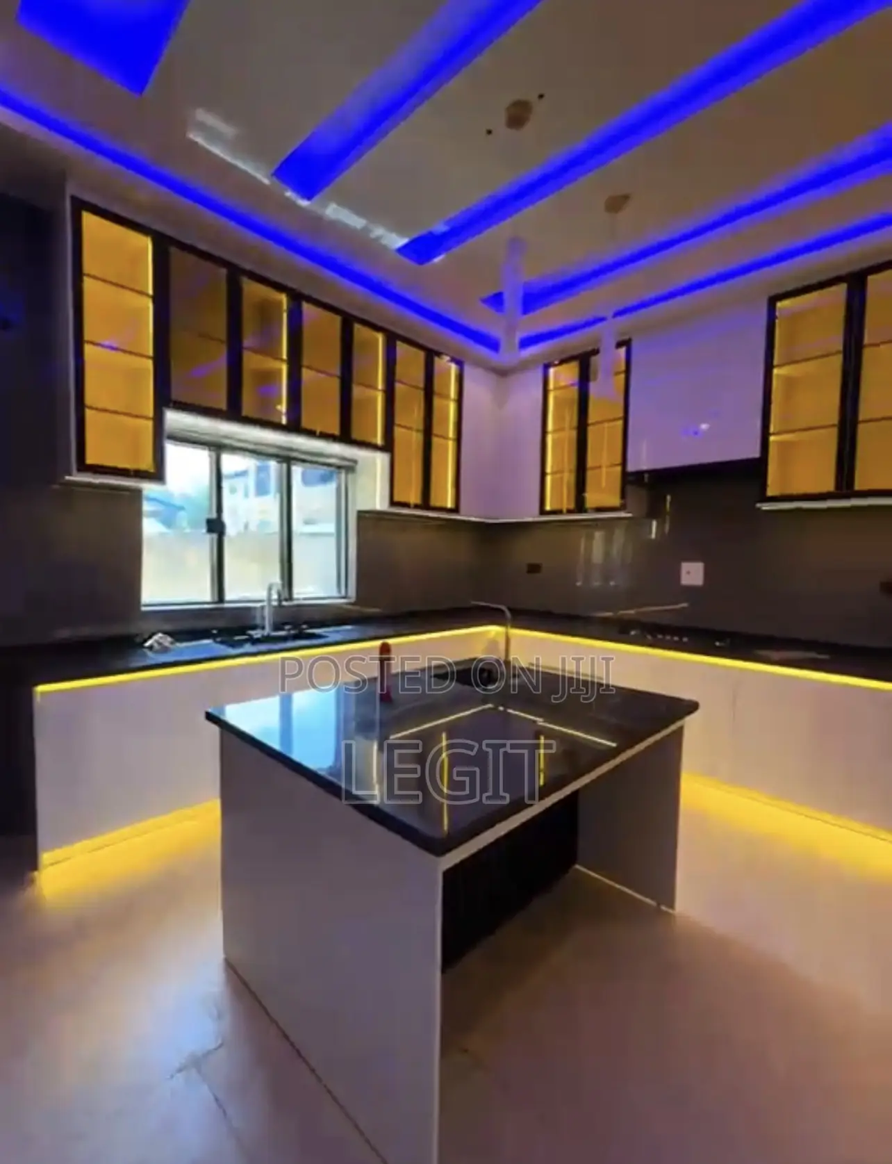 5 Bedroom Flat Semidetached