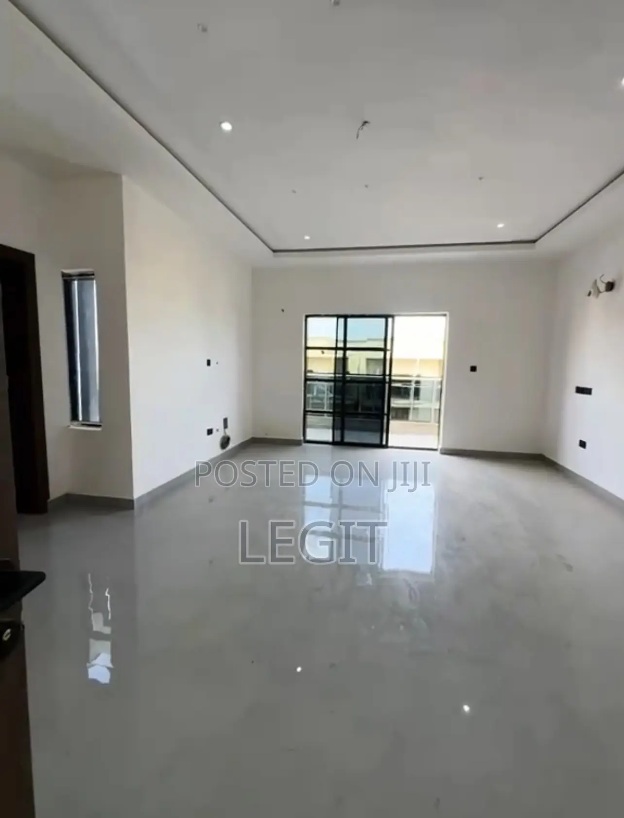 5 Bedroom Flat Semidetached