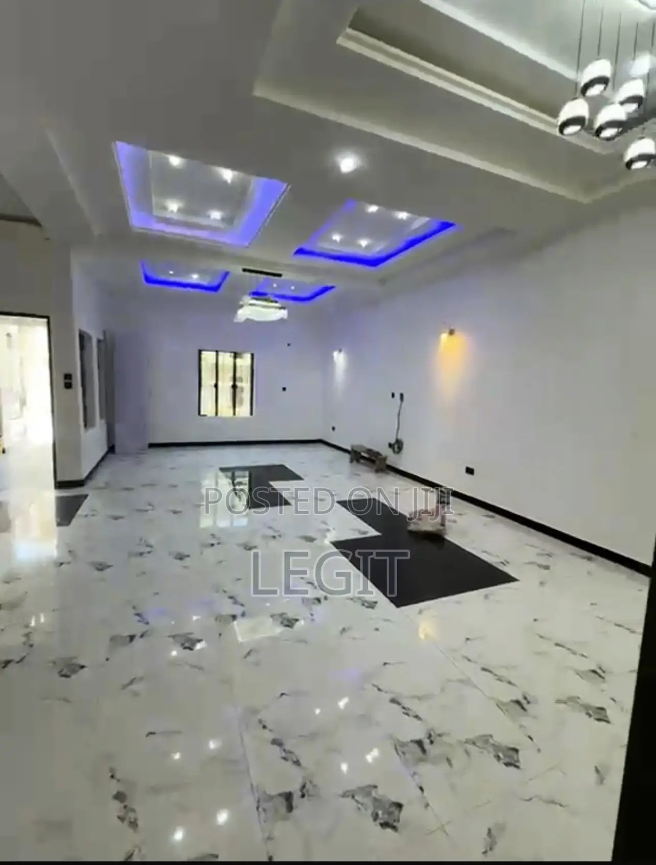 5 Bedroom Flat Semidetached