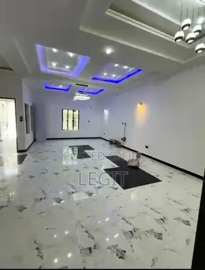 5 Bedroom Flat Semidetached