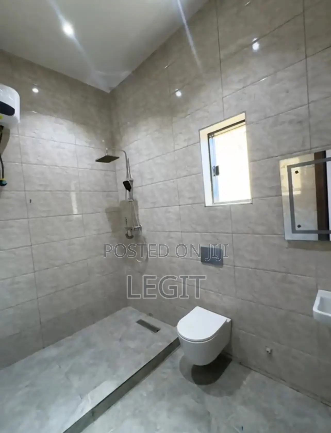 5 Bedroom Flat Semidetached