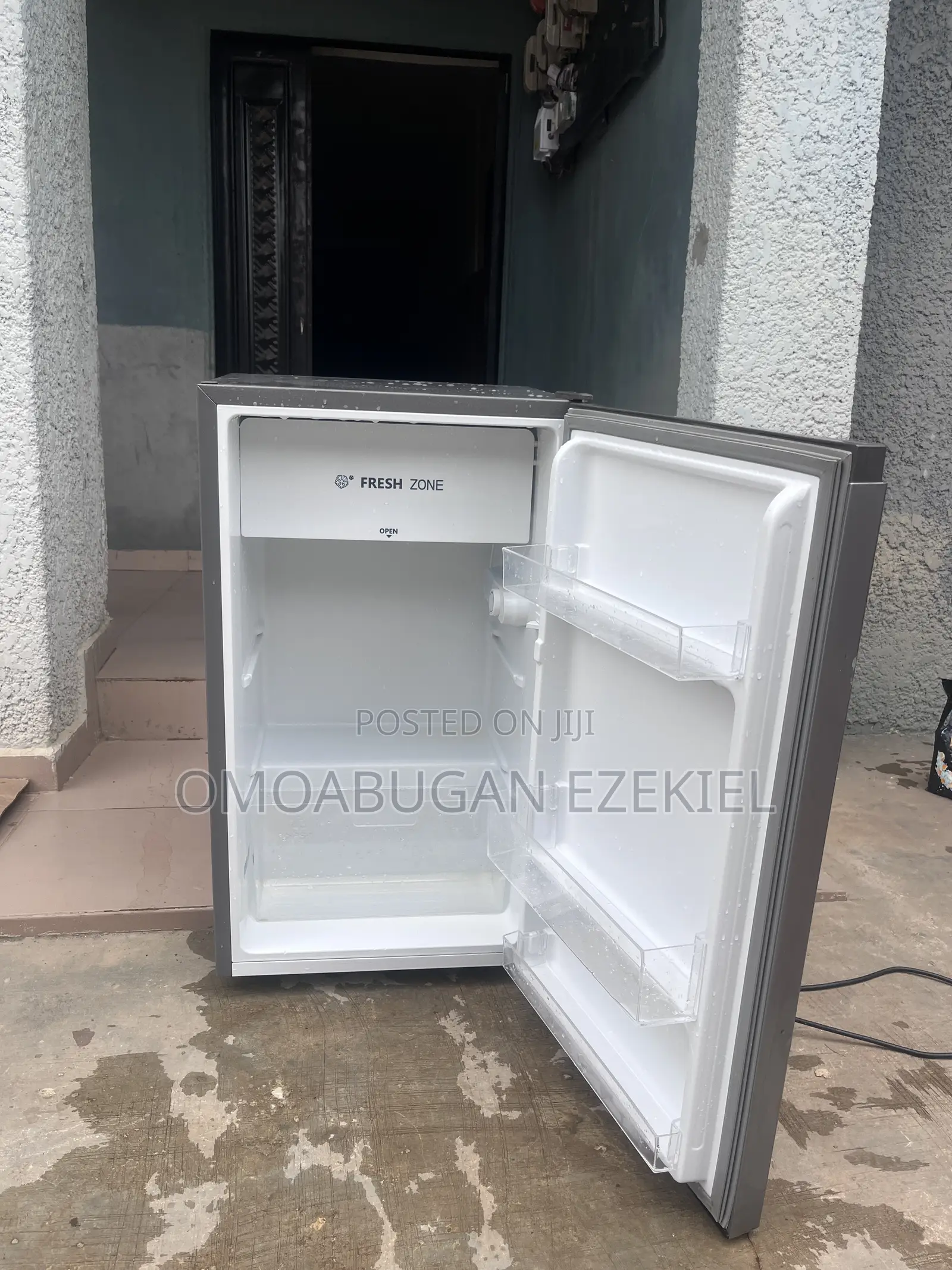 Clean Hisense 90l Tabletop Fridge – Abule Egba