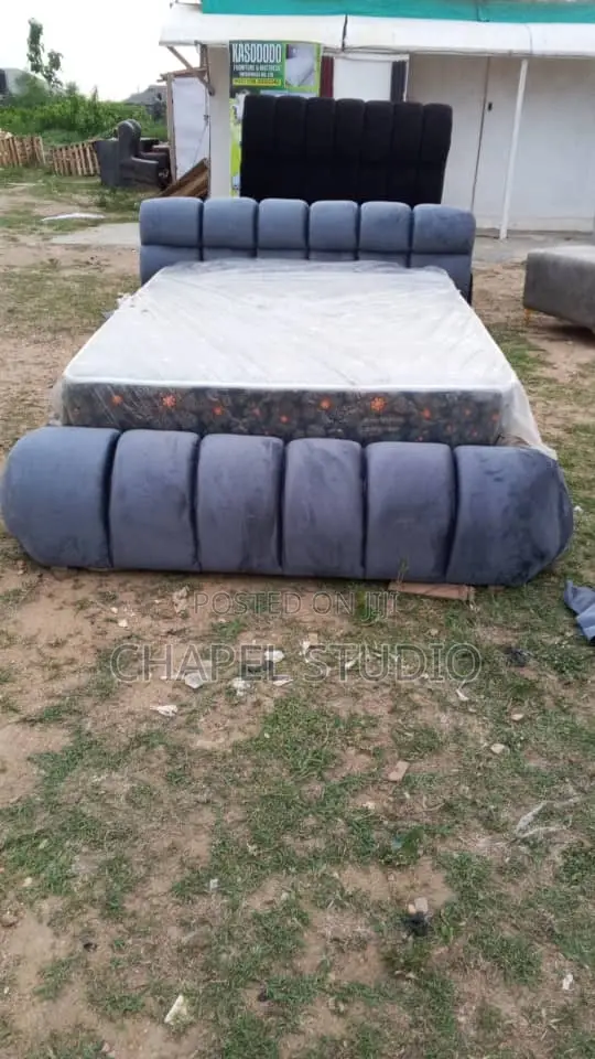 Bedframe Bubble 4by6 With Matress