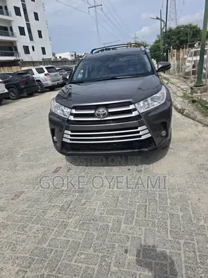 Toyota Highlander XLE 4x4 V6 (3.5L 6cyl 8A) 2017 Gray