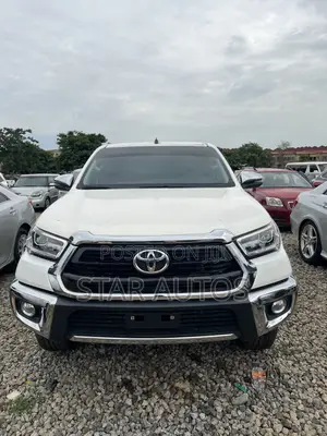 Toyota Hilux 2023 White