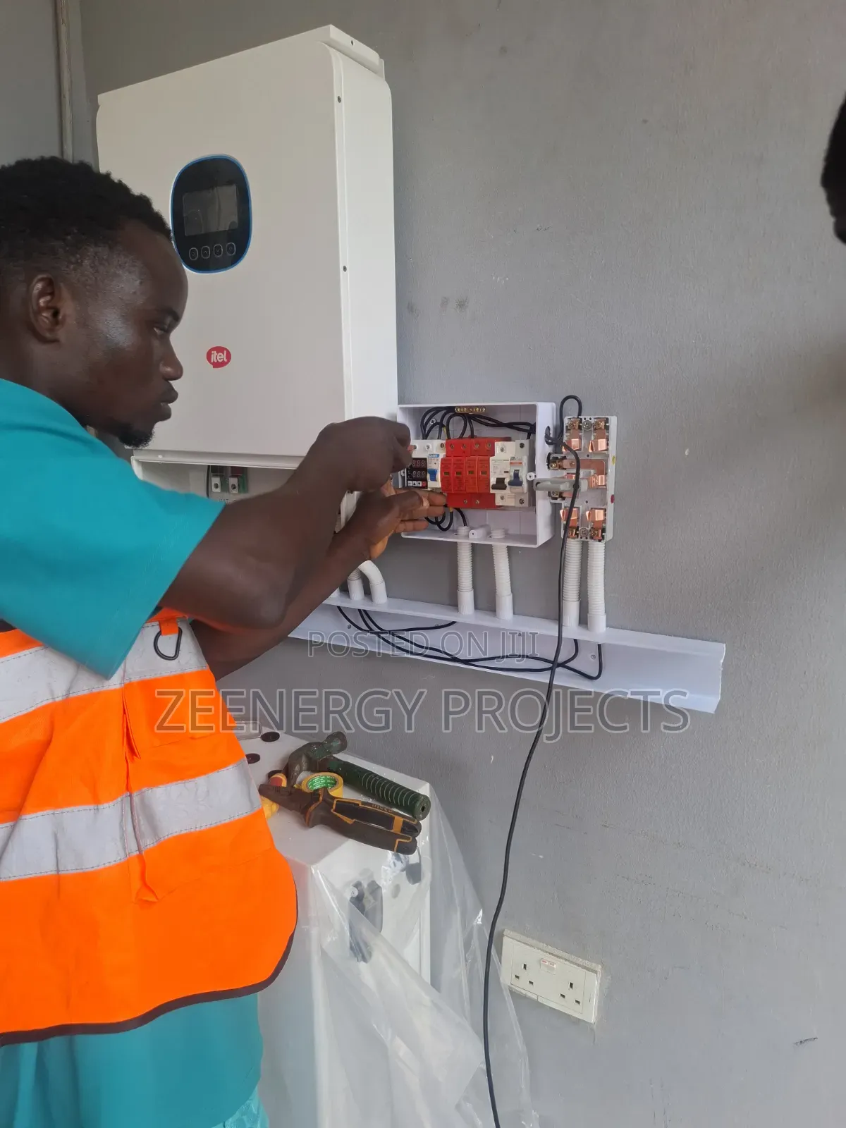 8kwh Inverter With 16kwh Lithium
