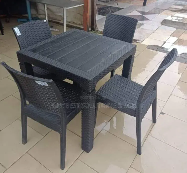 Basket Weave Armless Chair and Table